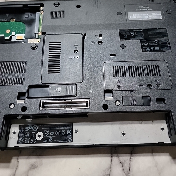HP ProBook 6555b Powers On Missing Battery And HD 3d Drive Guard Still Function - Picture 5 of 8